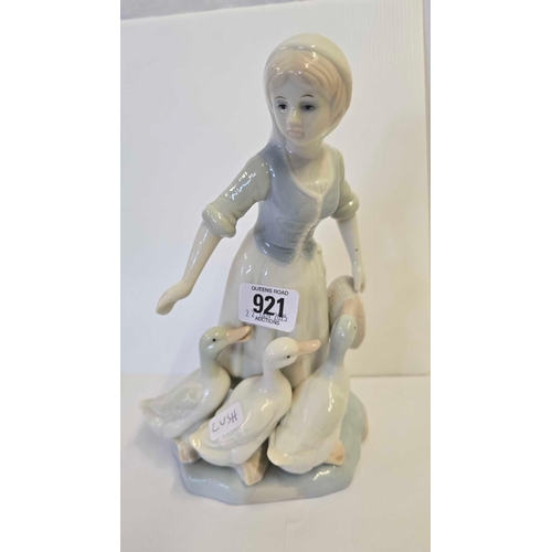 921 - LLADRO STYLE FIGURINE OF A GIRL WITH GEESE