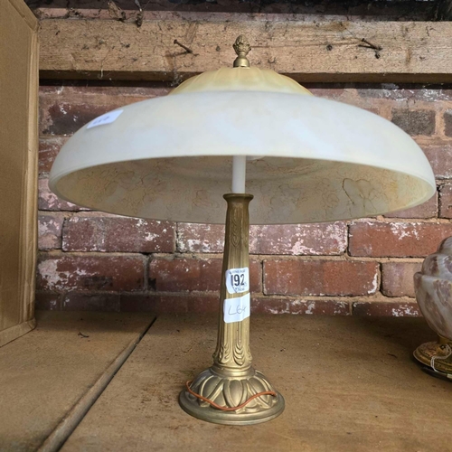 192 - 3 LIGHT FIXTURE TABLE LAMP