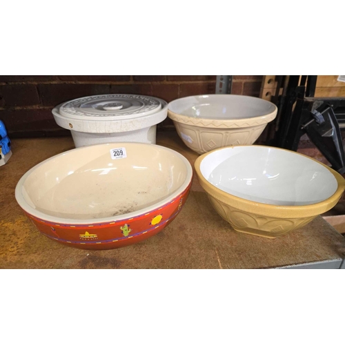 209 - 3 MIXING BOWLS & A CHAMBER POT WITH COVER