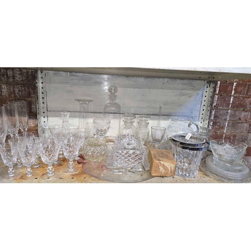 250 - SHELF OF MISC GLASSES, JUGS, DECORATIVE PLATE & A GLASS CHEESE DISH & COVER