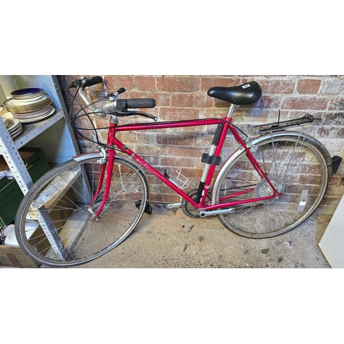 255 - VINTAGE DAWES GENTS PUSH BIKE, PEDALS REMOVED BUT PRESENT