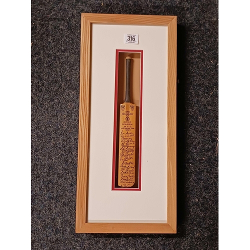 316 - MODERN F/G MINIATURE CRICKET BAT BEARING THE SIGNATURES OF THE AUSTRALIAN TEAM 1954 / 55