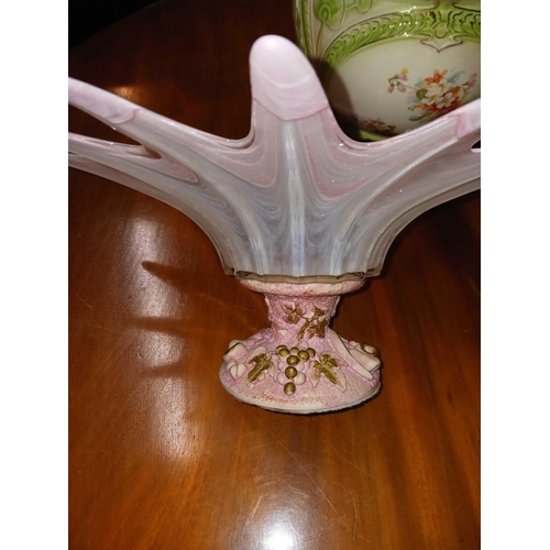 324 - A GLASS STAR SHAPED VASE, GLASS HANGING LAMP SHADE & A CHINA BOWL A/F