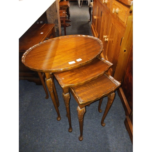 336 - MAHOGANY PIE CRUST EDGE NEST OF 3 TABLES