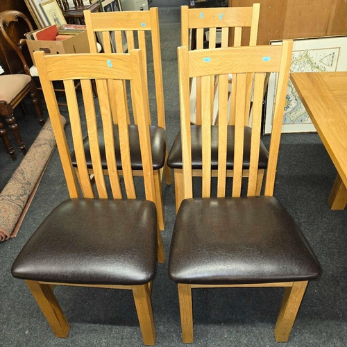 370 - MODERN OAK EXTENDING DINING TABLE & 4 MATCHING CHAIRS