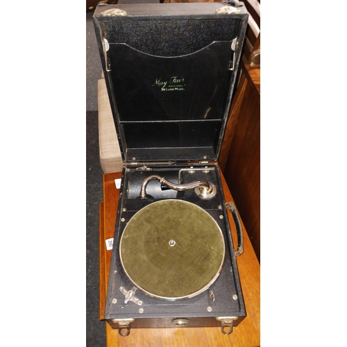 389 - VINTAGE WIND-UP RECORD PLAYER