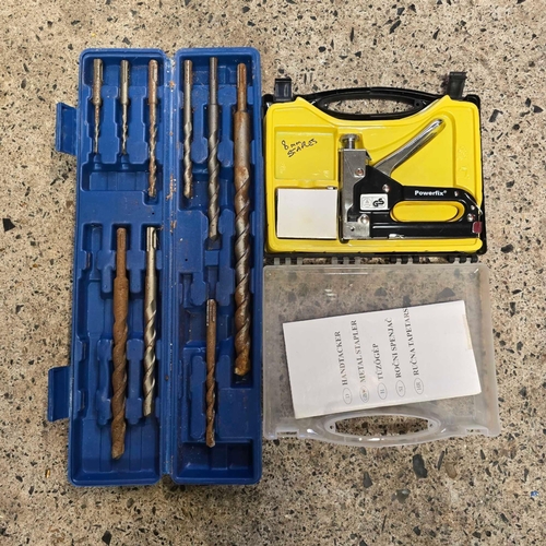 39 - BOXED HAND PACKER & A SET OF MASONRY DRILLS