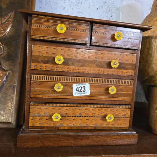 423 - AN APPRENTICE PIECE CHEST OF 5 DRAWERS