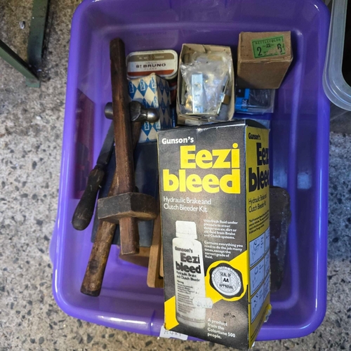 75 - CARTON OF MISC HAND TOOLS INCL; A CLUTCH BLEEDER KIT