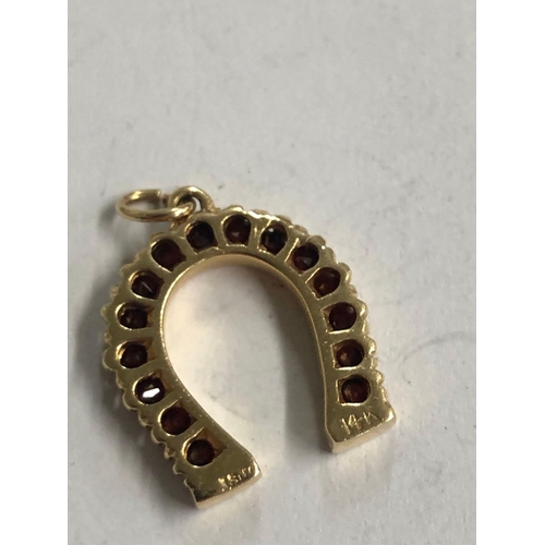 798 - A 14 CT GOLD HORSESHOE PENDANT SET WITH GARNETS 2.4G