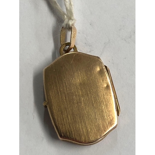 835 - A SCROLL ENGRAVED 9ct GOLD LOCKET, 2.1g