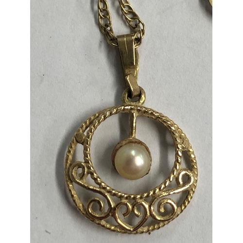 839 - A PEARL MOUNTED GOLD PENDANT ON A FINE NECK CHAIN, 2.6g