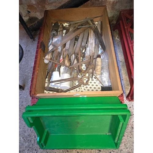 93 - CARTON WITH MISC HAND TOOLS, MAINLY FILES & 2 GREEN TRAYS