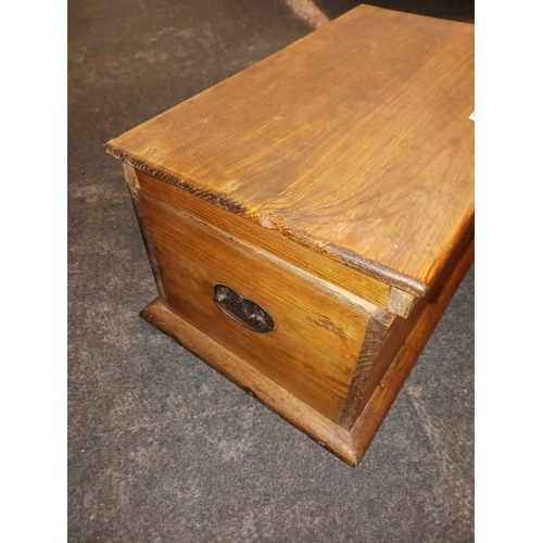 487 - PINE STORAGE BOX WITH HANDLES