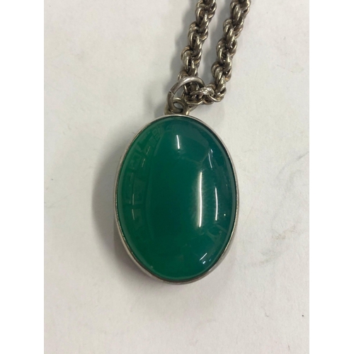 798 - SILVER GREEN STONE PENDANT ON SILVER NECK CHAIN