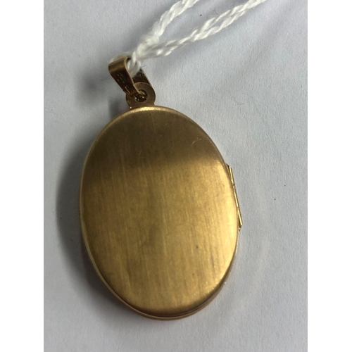 830 - 9ct OVAL LOCKET PENDANT, 3.2g