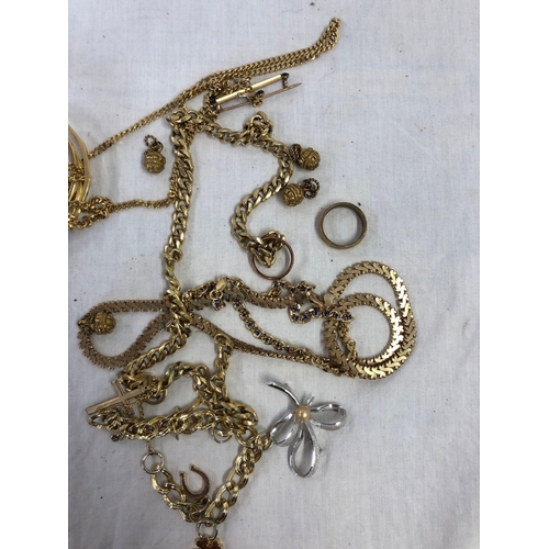 914 - BAG OF GILT METAL JEWELLERY