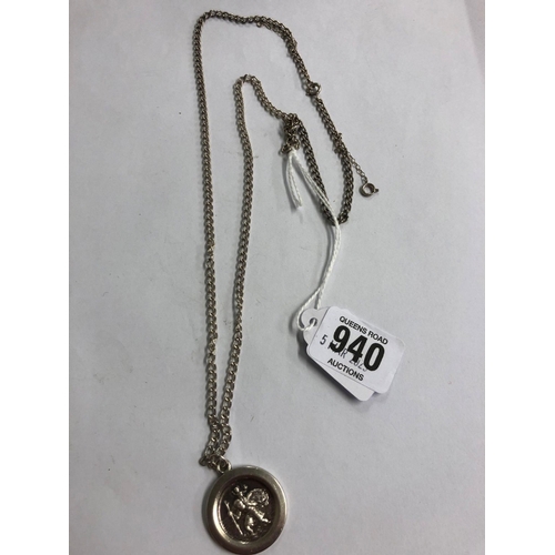 940 - A SILVER PENDANT ON A LONG SILVER NECK CHAIN