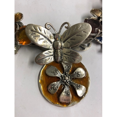 956 - SUPERB STUNNING LARGE BUTTERFLY & FLOWERS NECKLACE