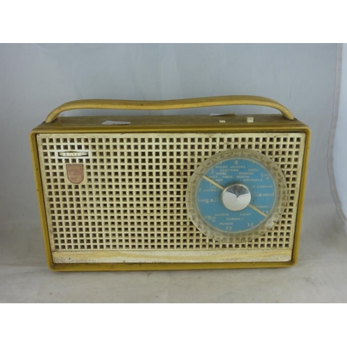 25 - Vintage Philips radio