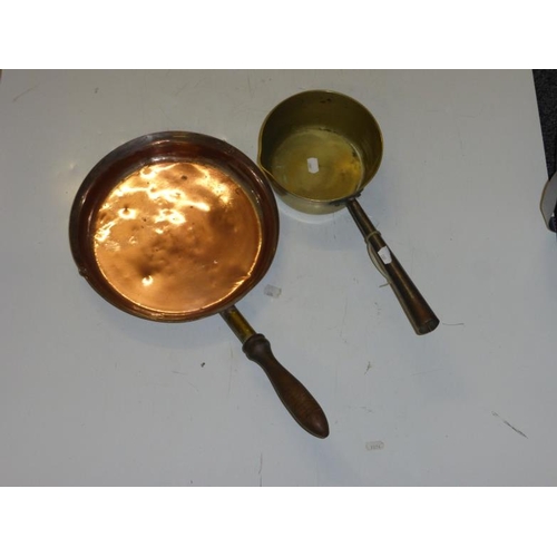 55 - Two vintage pans, one brass and one copper