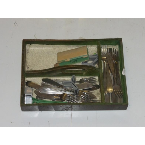 78 - Retro cutlery tray with contents