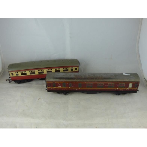 171 - Collection of vintage railway carriages in box