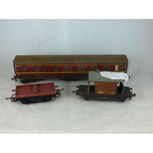 174 - Collection of vintage railway carriages in box