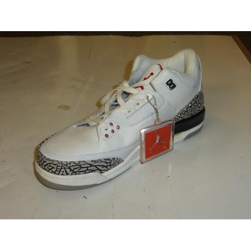 426 - Pair of Air Jordan 3 Retro in white, black and red size 12