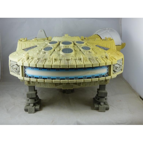 35 - Star Wars Millenium Falcon (interactive)