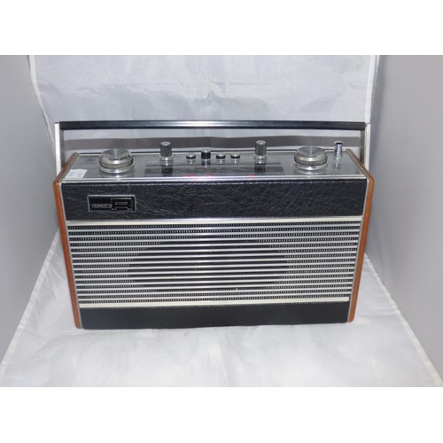 118 - Vintage Roberts R606-MB Radio