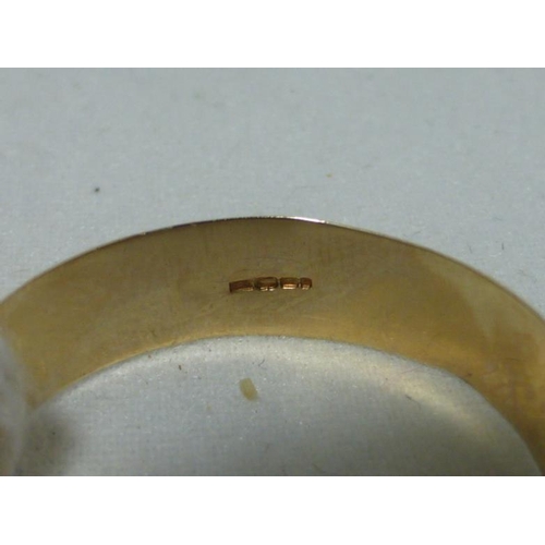 35 - 9ct gold ring size W
