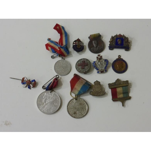 117 - Collection of Royal Commemorative Medals and Badges