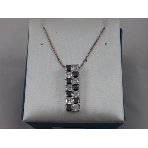 102 - Silver 925 Pendant and Necklace in Presentation Box