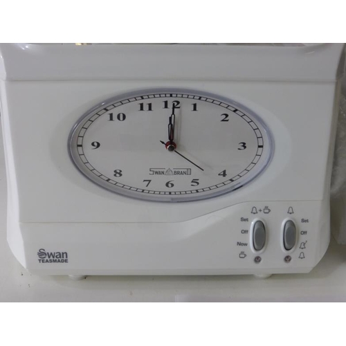 420 - Retro Swan Teasmade in box (powers on)