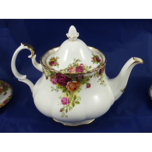 81 - Royal Albert Country Roses 1962 Teapot with Six cups and Saucers