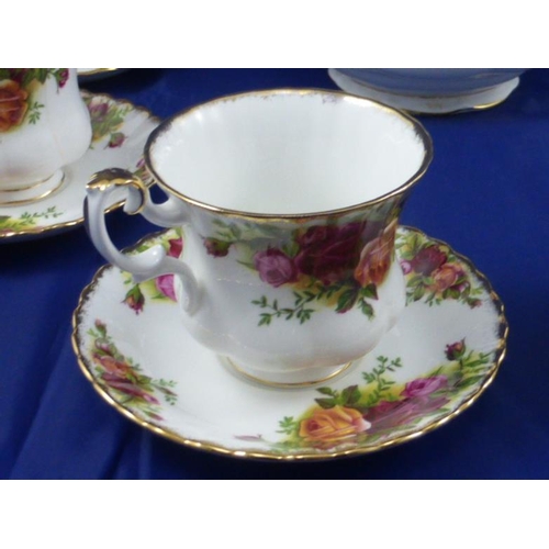 81 - Royal Albert Country Roses 1962 Teapot with Six cups and Saucers