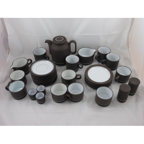 256 - Large collection of Hornsea pottery