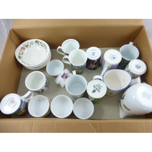 623 - Mixed lot of pottery to includes Wedgwood, Eavesham and other