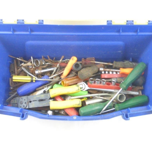 639a - Good Year Toolbox complete with contents