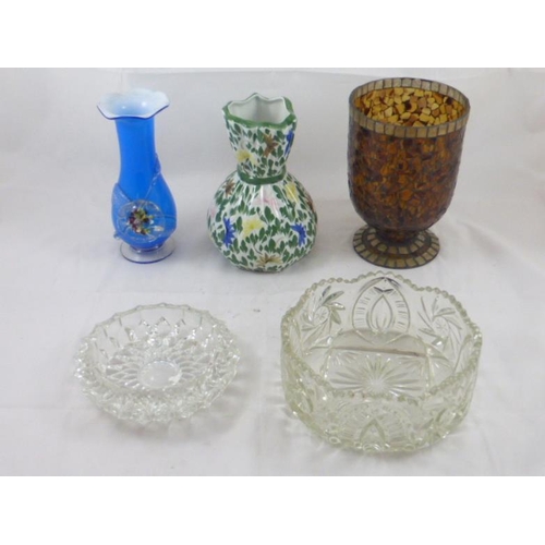 649 - Collection of glass to includes bowls, vases and other