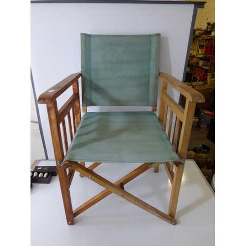 708 - Directors chair