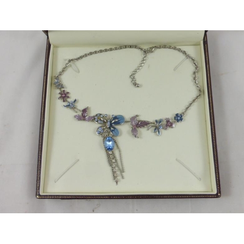 41 - Costume necklace in presentation box