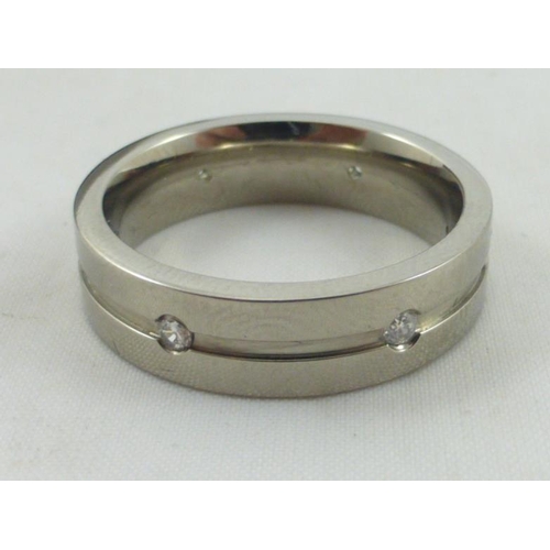 81 - Exclusively His Gentlemen s Ring marked TI in Presentation Box