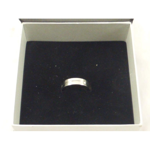 81 - Exclusively His Gentlemen s Ring marked TI in Presentation Box