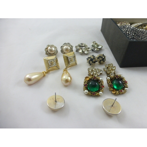 134 - Selection of Costume Jewellery and Watch