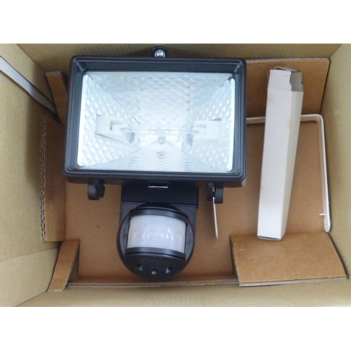 453 - A PIR Security light in box