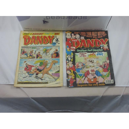 600 - Collection of Dandy magazines and Beano annuals