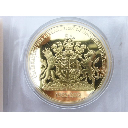 76 - Limited Edition Gold Plated Commemorative coin Celebrating The Queens Diamond Jubilee complete with ... 