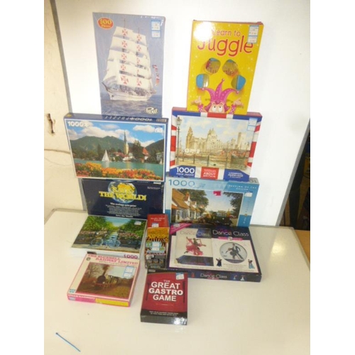 659 - A box of games and jigsaws